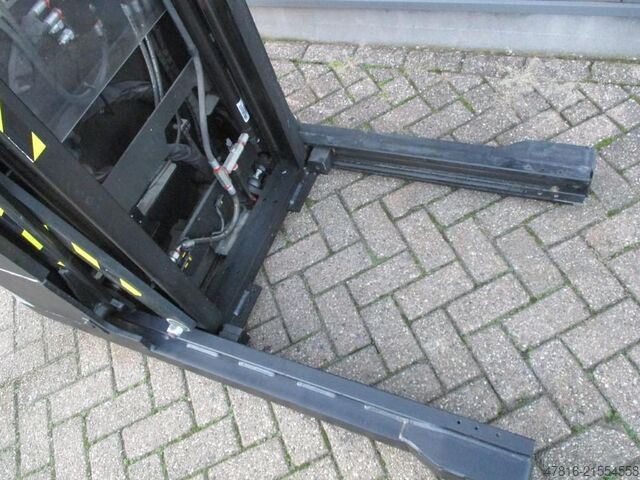 High lifting pallet truck TOYOTA SWE120XR