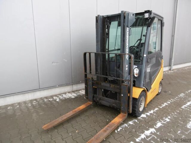Chariot élévateur électrique 4 roues JUNGHEINRICH EFG 430k-290 ZT
