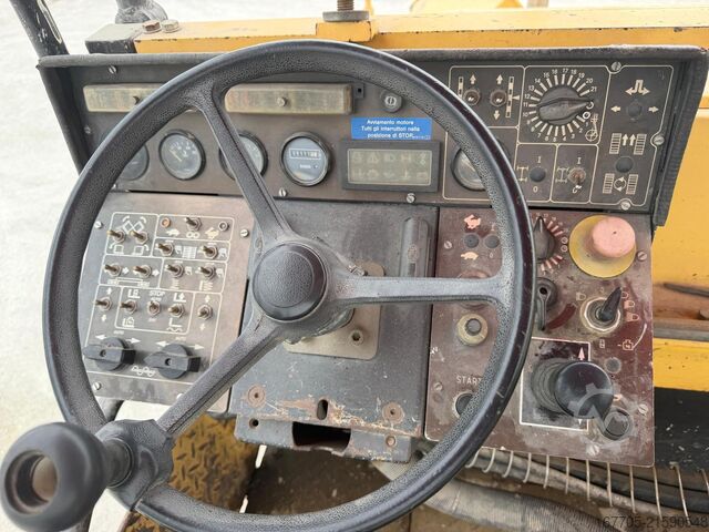 Kolesový finišer asfaltu Dynapac F121-6W