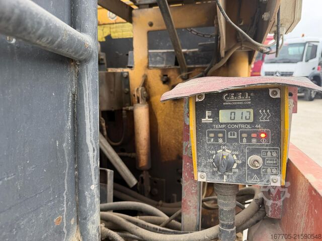 Kolesový finišer asfaltu Dynapac F121-6W