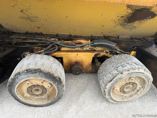 Kolesový finišer asfaltu Dynapac F121-6W