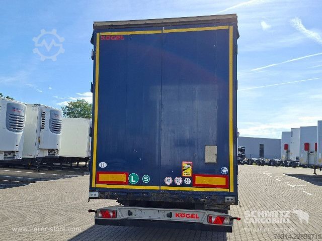 Avoin puoliperävaunu pressulla Kögel Curtainsider Mega