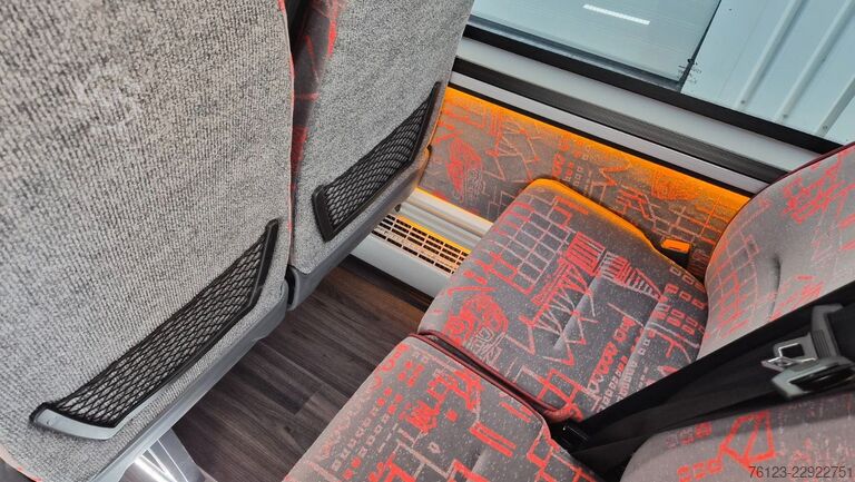 Smábíll MERCEDES-BENZ 30 Sitzer Schul- Transferbus 519 Lagerfahrzeug