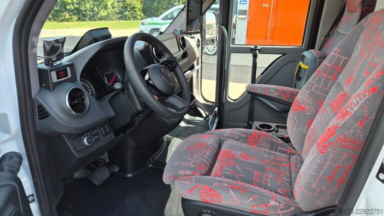 Smábíll MERCEDES-BENZ 30 Sitzer Schul- Transferbus 519 Lagerfahrzeug