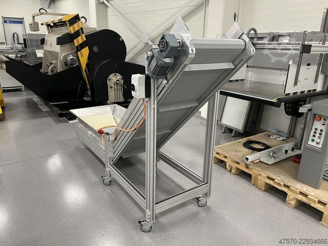 Máy bế khuôn Conveyor belt for waste removal from guillotine, three-knife trimmer