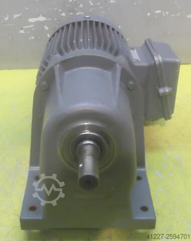 Prevodový motor 0,37 / 0,75 kW 19,5 / 78 ot./min Bauer DKP8820/200