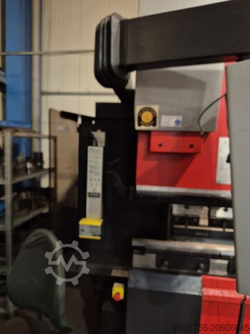 TRYKK PÅ BREMSEN Amada HFE-8025L M2