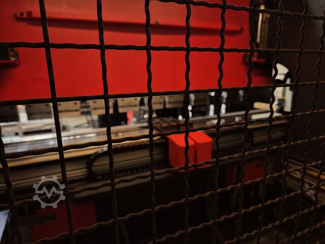 TRYKK PÅ BREMSEN Amada HFE-8025L M2