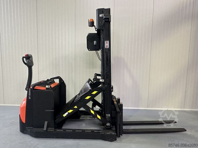 SPE 120 XR * DEMO!! REACH - mástil + Horquillas basculantes + Acero inoxidable!! TOYOTA SPE 120 XR * DEMO !!  REACH - MAST  +  Tilting Forks + S.S.  !!