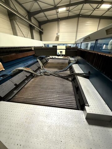 Stroj za lasersko rezanje TRUMPF TruLaser 3040 (L32)