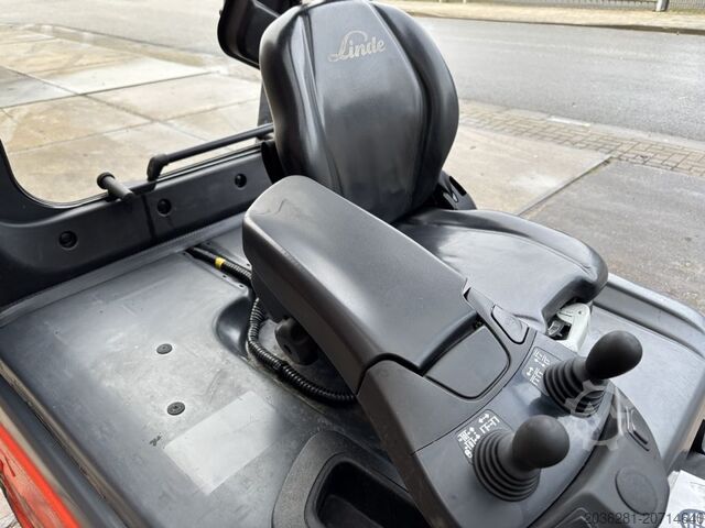 Električni viljuškar na 4 kotača Linde E25L-01