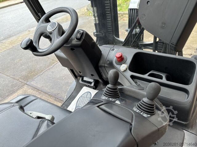 Električni viljuškar na 4 kotača Linde E25L-01