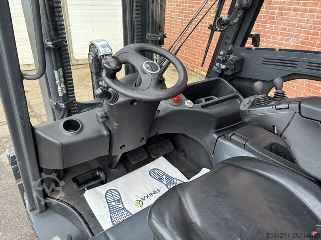 Električni viljuškar na 4 kotača Linde E25L-01