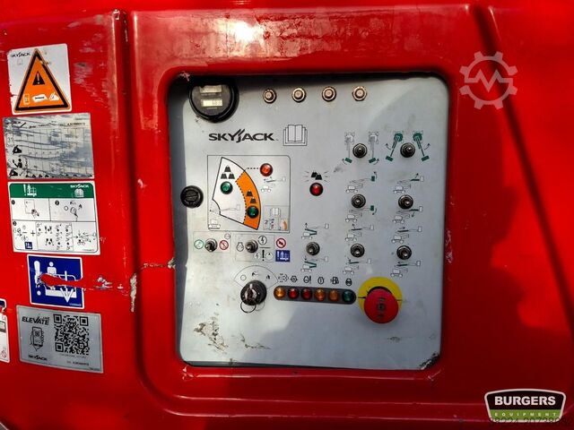 Plataforma de trabajo telescópica articulada Skyjack SJ85 AJ