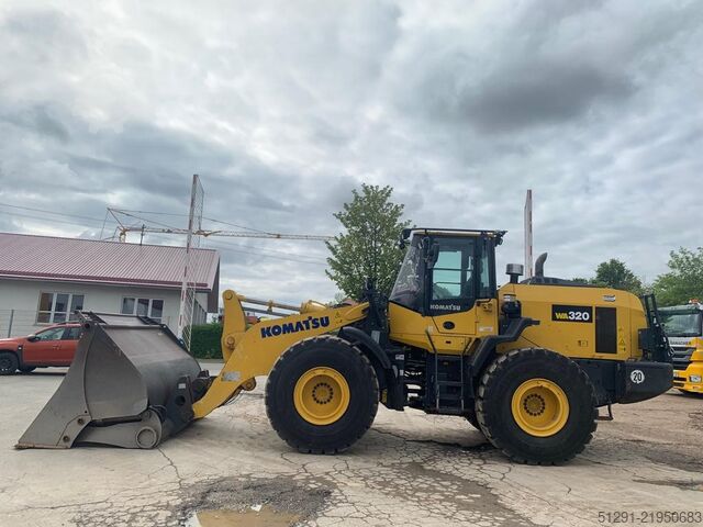 Máy xúc Komatsu WA320-8E0