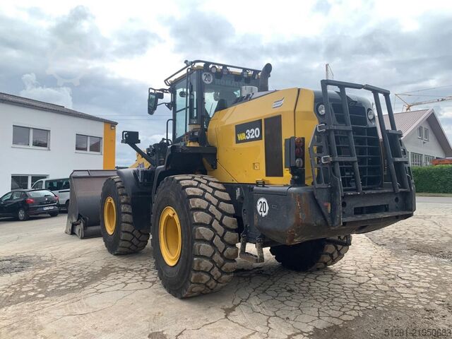 Máy xúc Komatsu WA320-8E0