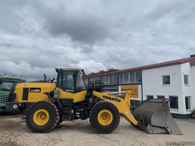 Máy xúc Komatsu WA320-8E0