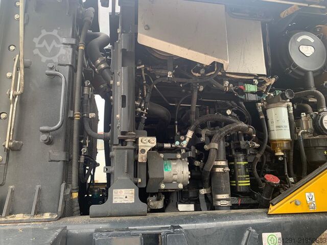 Máy xúc Komatsu WA320-8E0