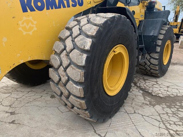 Máy xúc Komatsu WA320-8E0
