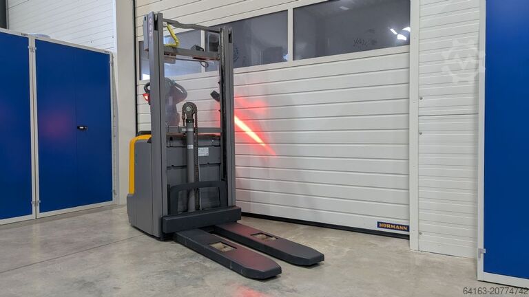 Ručni paletni viličar Jungheinrich ERC 212 115 290 ZZ