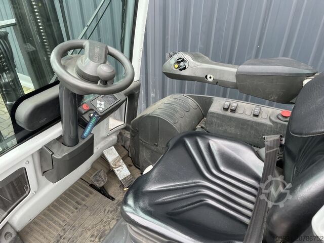 Električni viljuškar na 4 kotača UniCarriers JA2N1L16Q