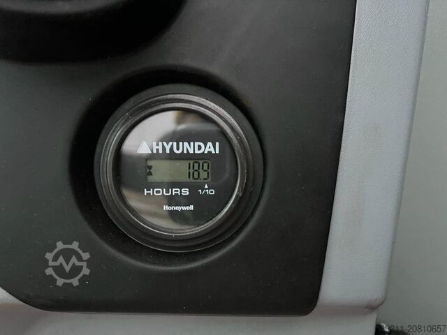 Máy xúc bánh xích Hyundai R 210 (New / Non CE Certified)