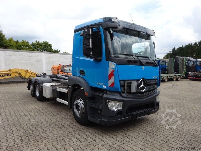 Kroklastbil MERCEDES-BENZ 2533 Antos MULTILIFT Abroller 6x2
