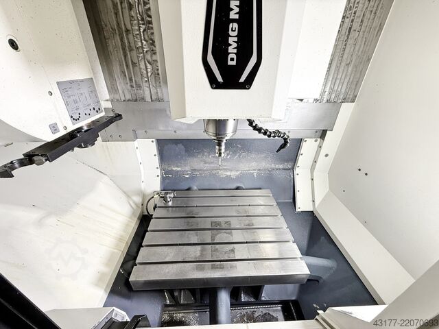 Centro de mecanizado CNC vertical DMG MORI M1 - Plus - Sinumerik 828D