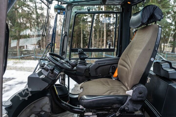 Zakladač prázdnych kontajnerov Kalmar DRG120-54S6