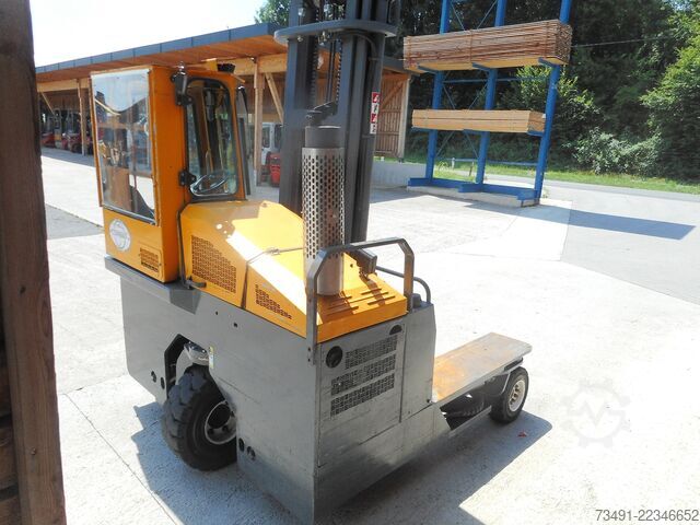 Carrello elevatore a 4 direzioni Combilift C4500