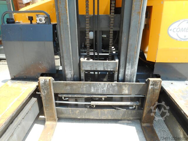 Carrello elevatore a 4 direzioni Combilift C4500