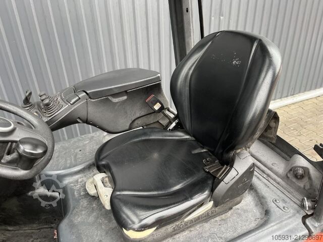 Electric 3-wheel forklift Linde E14-02