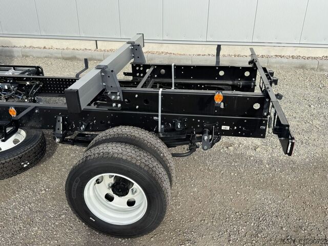 Muu ISUZU M30 M DOKA 7-Sitzer  5.2 l 190 PS Radst. 4.475