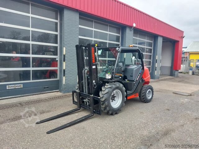 Chariot élévateur tout-terrain Manitou MC25-4 MC25-4