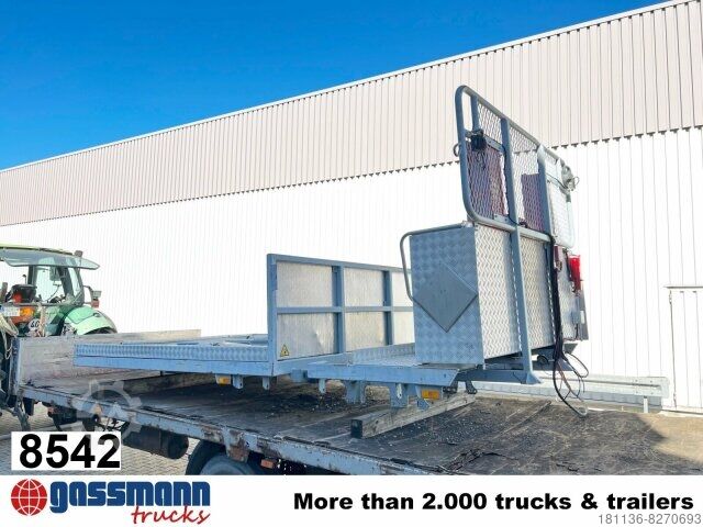 平ボディトラック BMI Pritschenaufbau mit Staukästen