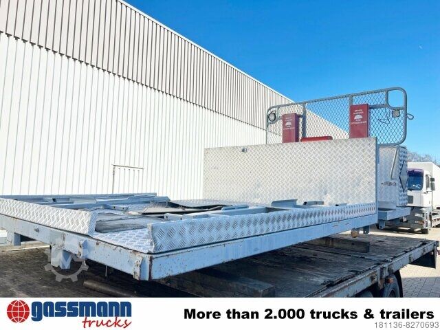 平ボディトラック  BMI Pritschenaufbau mit Staukästen