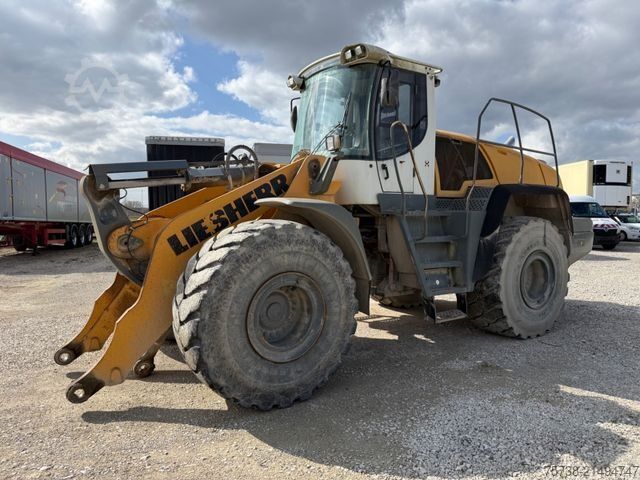 Ładowarka kołowa LIEBHERR L580 Radlader