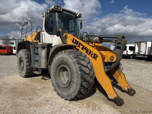 Ładowarka kołowa LIEBHERR L580 Radlader