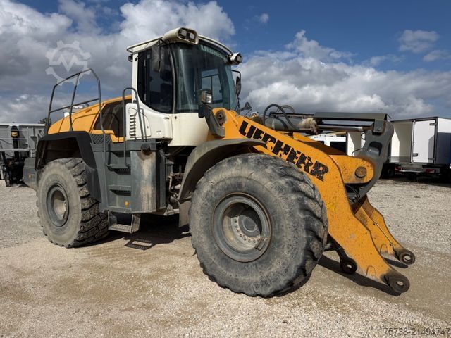 Ładowarka kołowa LIEBHERR L580 Radlader