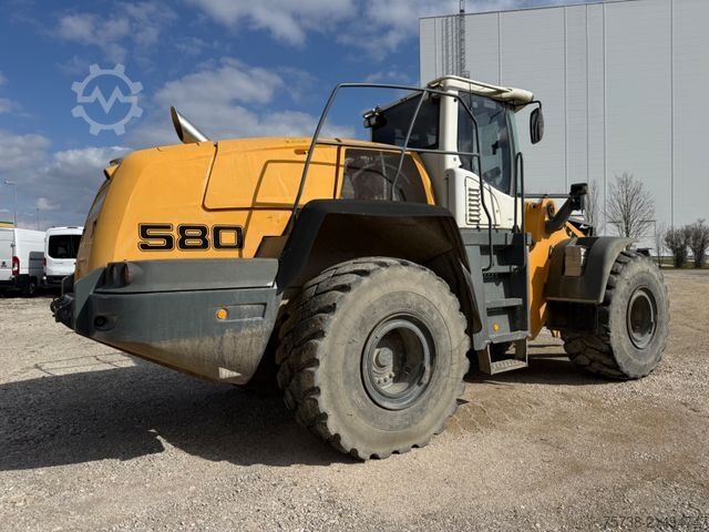 Ładowarka kołowa LIEBHERR L580 Radlader