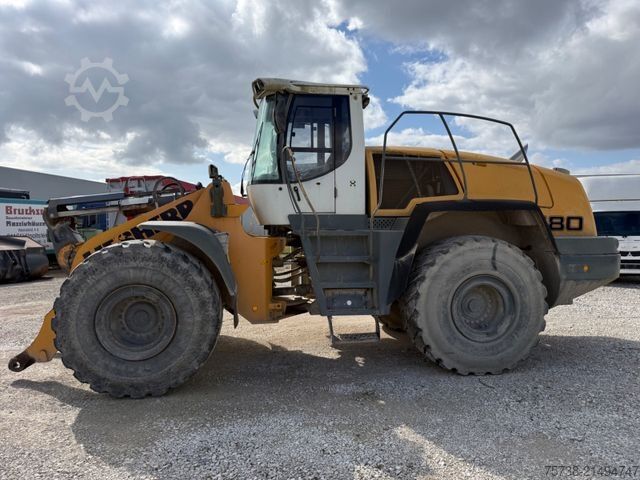 Ładowarka kołowa LIEBHERR L580 Radlader