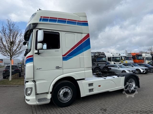 Standardowy ciągnik siodłowy DAF XF 530 SSC/Intarder/Kipphydraulik/EURO6 D/Leder