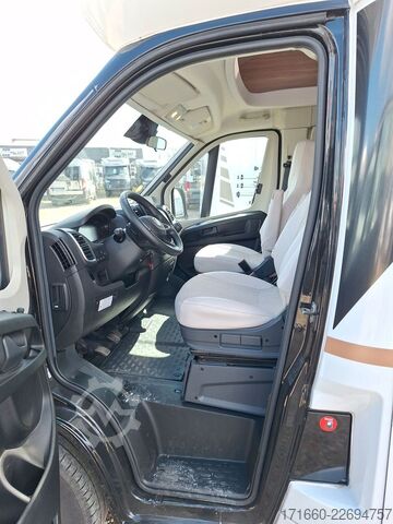세미 인티그레이티드 캠퍼 BÜRSTNER Limited T 727 G