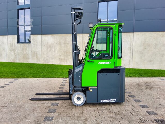 Stivuitor cu 4 căi Combilift CBE 3000