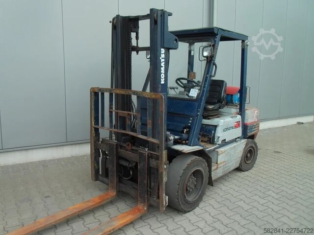 液化石油气叉车 KOMATSU FG 30 T -11E