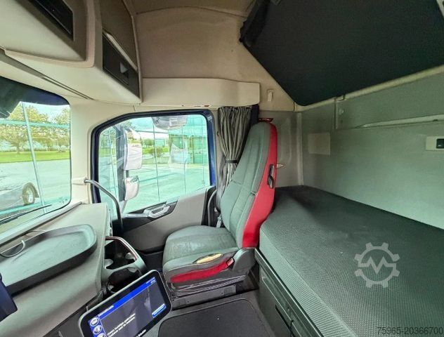 Τυπική μονάδα τράκτορα VOLVO FH 460 GLOBETROTTER 2x TANKS 811.000 KM TOP COND