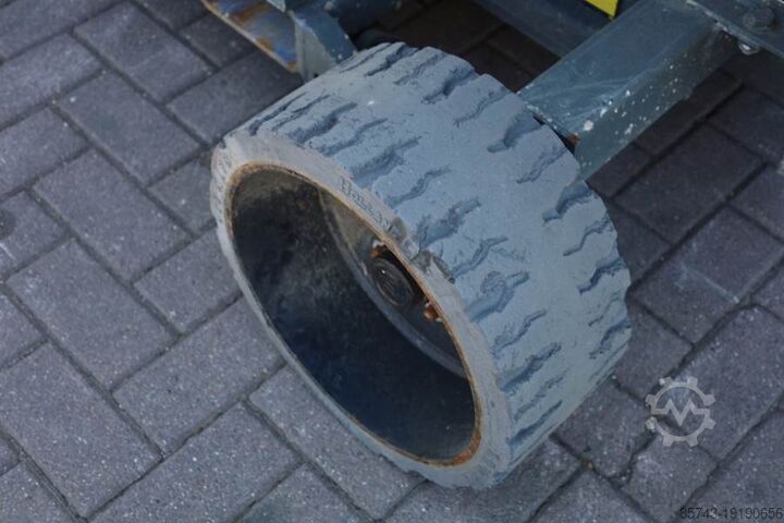 Scissor lift Holland Lift Ecostar HL-9714 Electric, 12m Working Height, 325k