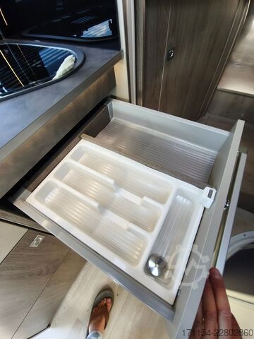 Camper semintegrato CHAUSSON titanium 767 GA Automatik, Hubbett und Längsbett