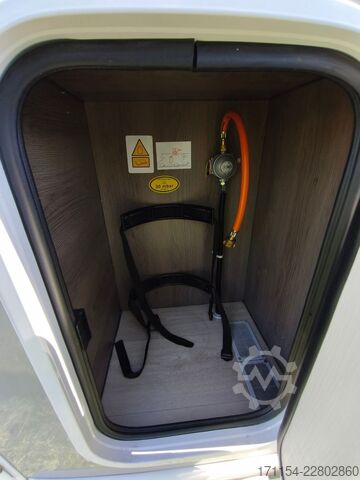 Camper semintegrato CHAUSSON titanium 767 GA Automatik, Hubbett und Längsbett