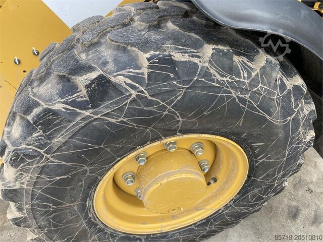 Loader CAT 906M (7164)